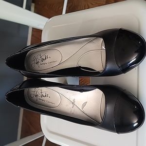 Women's Patent Leather Round Toe Heels Size 8